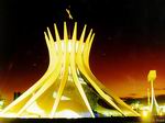 Catedral de Brasilia de noche