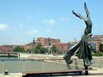 Monumento a Persícore, diosa de la danza. Dalí. Bilbao