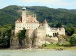 Castillo junto al Danubio