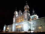 Catedral de La Almudena de noche - Madrid
