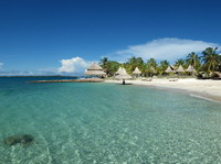 Hotel y playa en Isla Mucura.