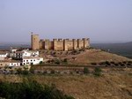 Castillo de Baños de la Encina y pueblo (Jaen)