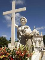 Estatua en el cementerio de La Habana.