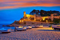 Playa y castillo de Tossa de Mar. Gerona.

