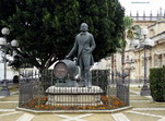 Monumento a bodeguero. Jerez de la Frontera.