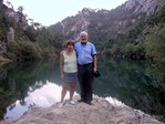 Victoria y Antonio en el Lago de las Aguas Negras, en la Sierra de Cazorla
