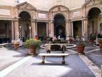 Patio en el Museo Vaticano.